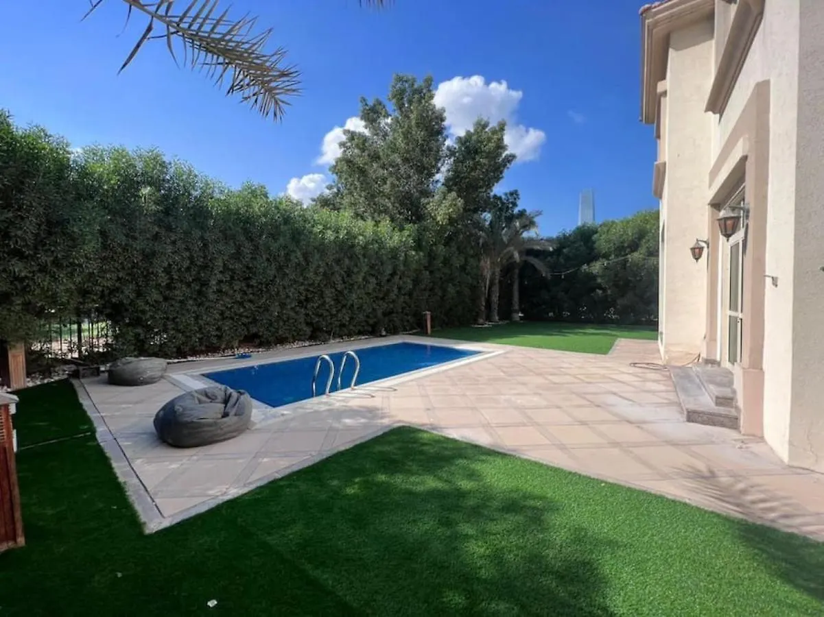 Villa, Jumeirah Islands - Modest Four Bedroom Villa دبي بيت للعطل
