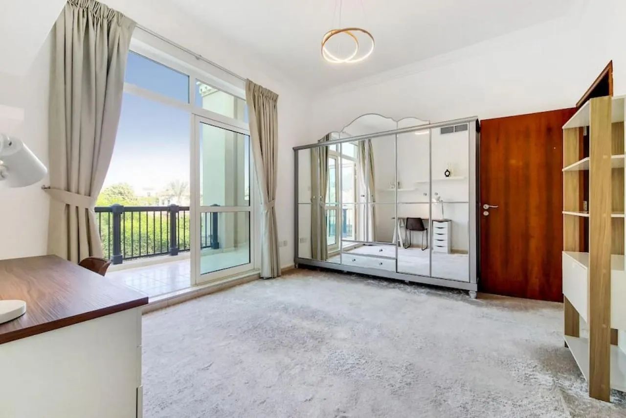 Villa, Jumeirah Islands - Modest Four Bedroom Villa دبي