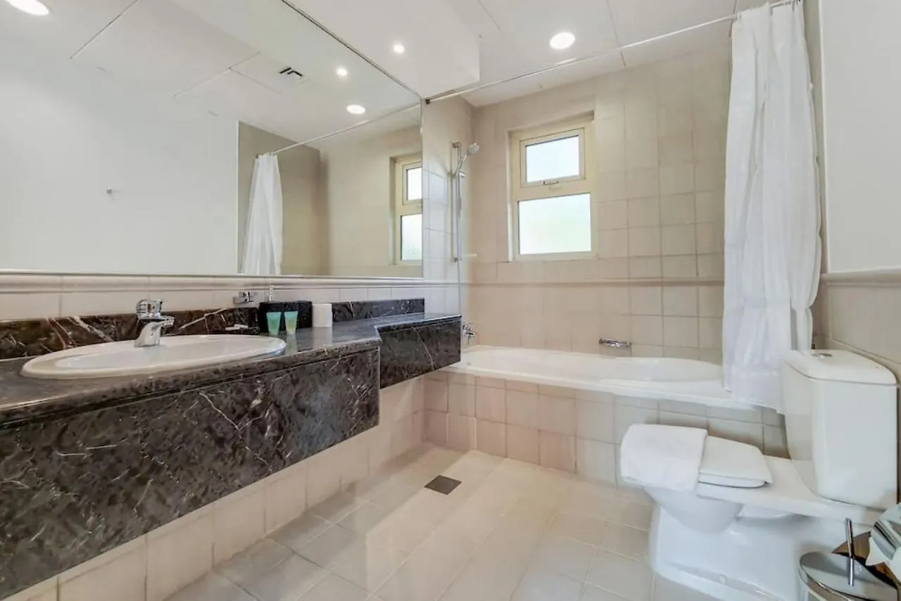 Villa, Jumeirah Islands - Modest Four Bedroom Villa دبي بيت للعطل